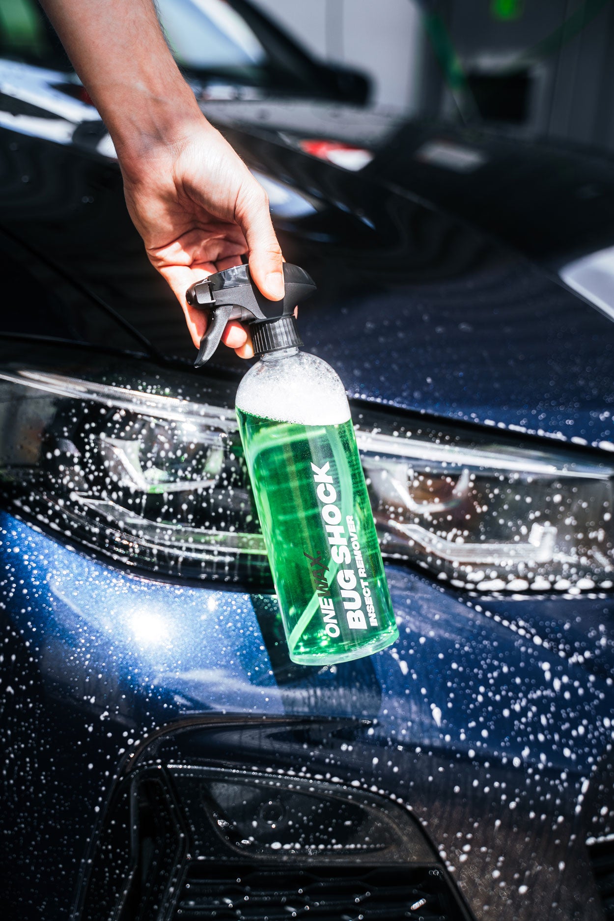 Insekten vom Auto entfernen ‑ aber richtig!